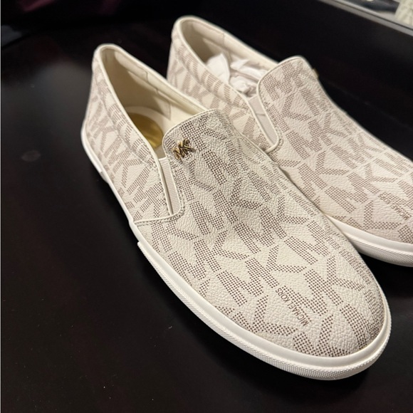 Michael Kors  Patterned Cream Loafers - Picture 1 of 4